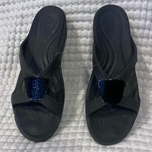 Crocs Sanrah Black Wedge Sandals Shoes Women 7 Black Hammered Medallion EUC!